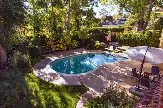 Inviting pool area surrounded by lush greenery at a detox center in Houston.