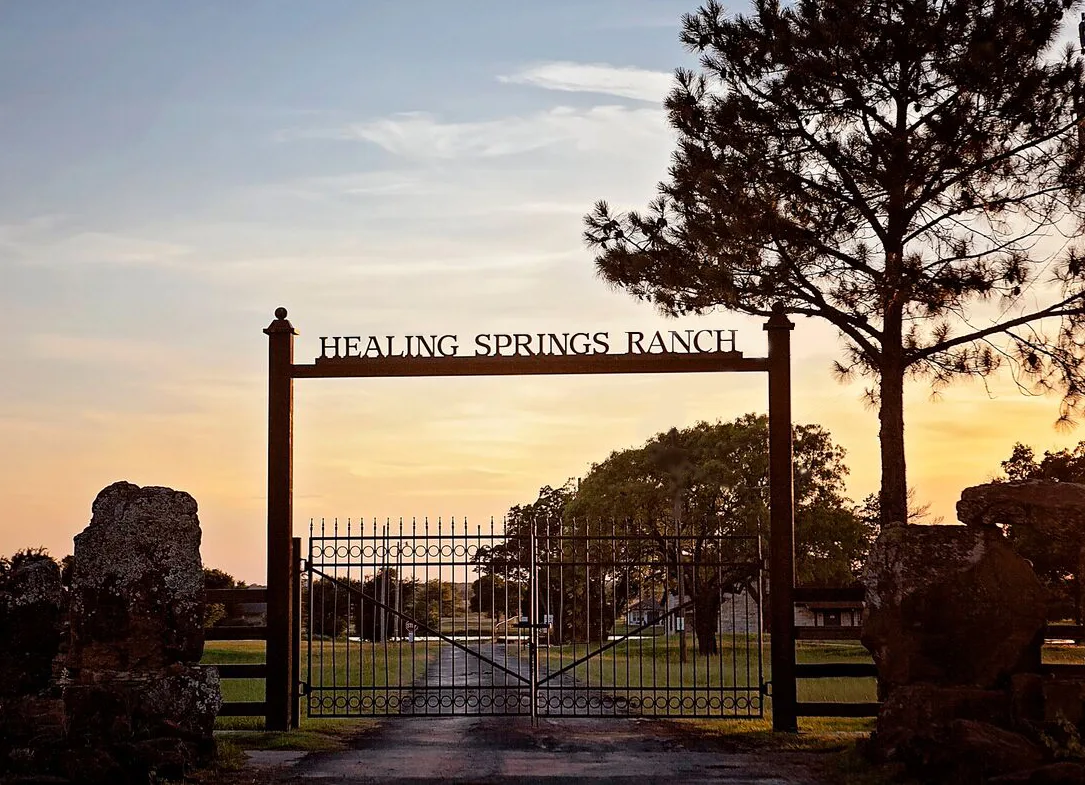 Healing Springs Ranch - Photo 3