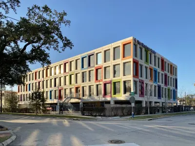 The Montrose Center - Photo 6