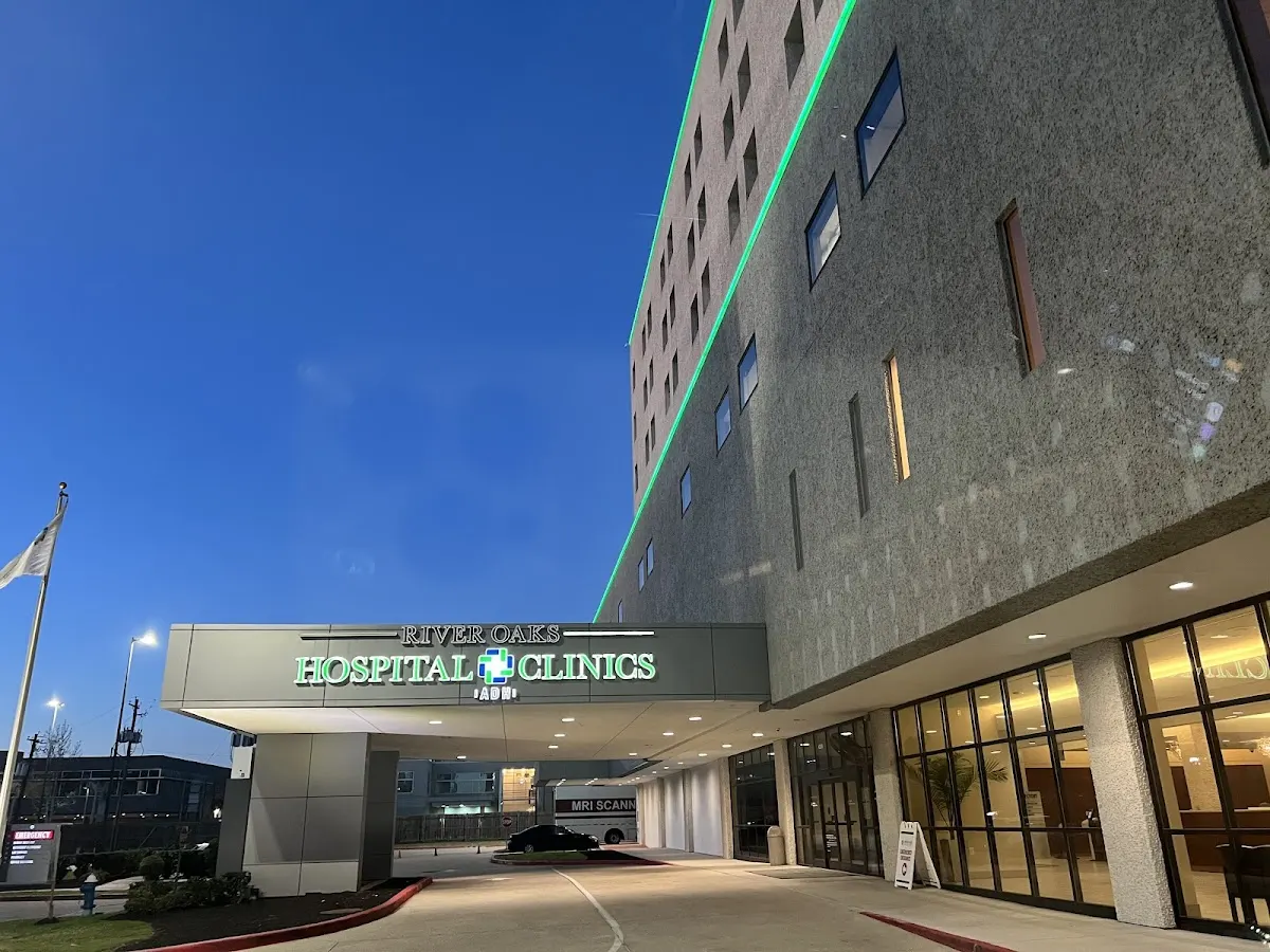 River Oaks Hospital & Clinics - Photo 5