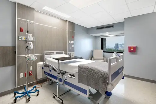 Bright patient room with hospital bed at River Oaks Hospital & Clinics, a detox center in Houston.