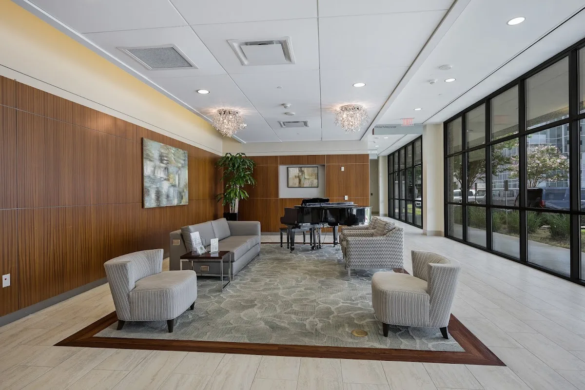 River Oaks Hospital & Clinics - Photo 5