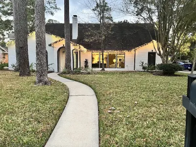 Legacy House Sober Living - Photo 2