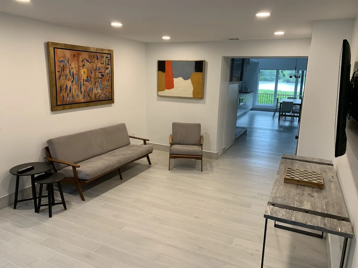 Azul House Sober Living - Photo 4