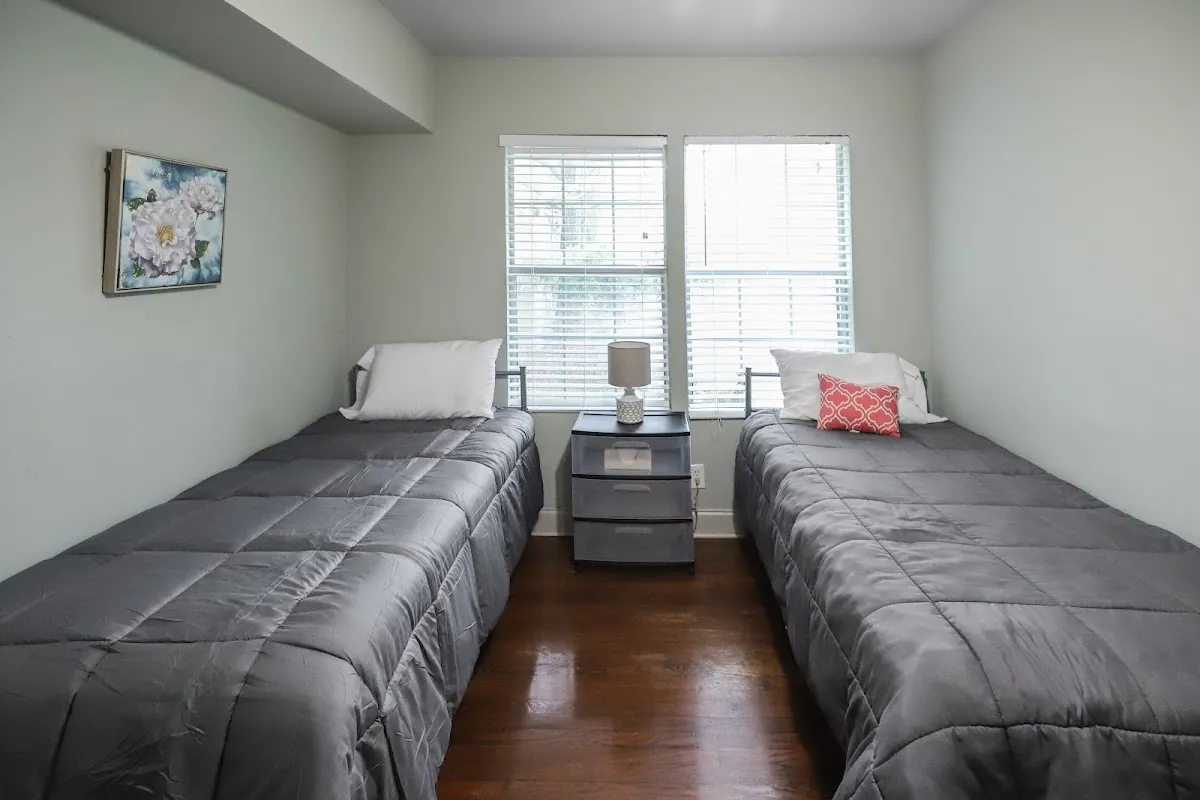 Emancipation House - Men’s Sober Home - Photo 2