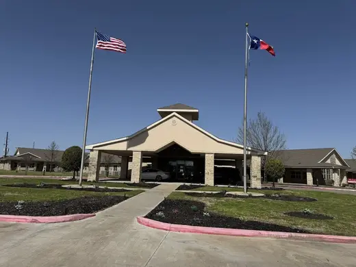 Exterior view of Houston sober living home โ sky