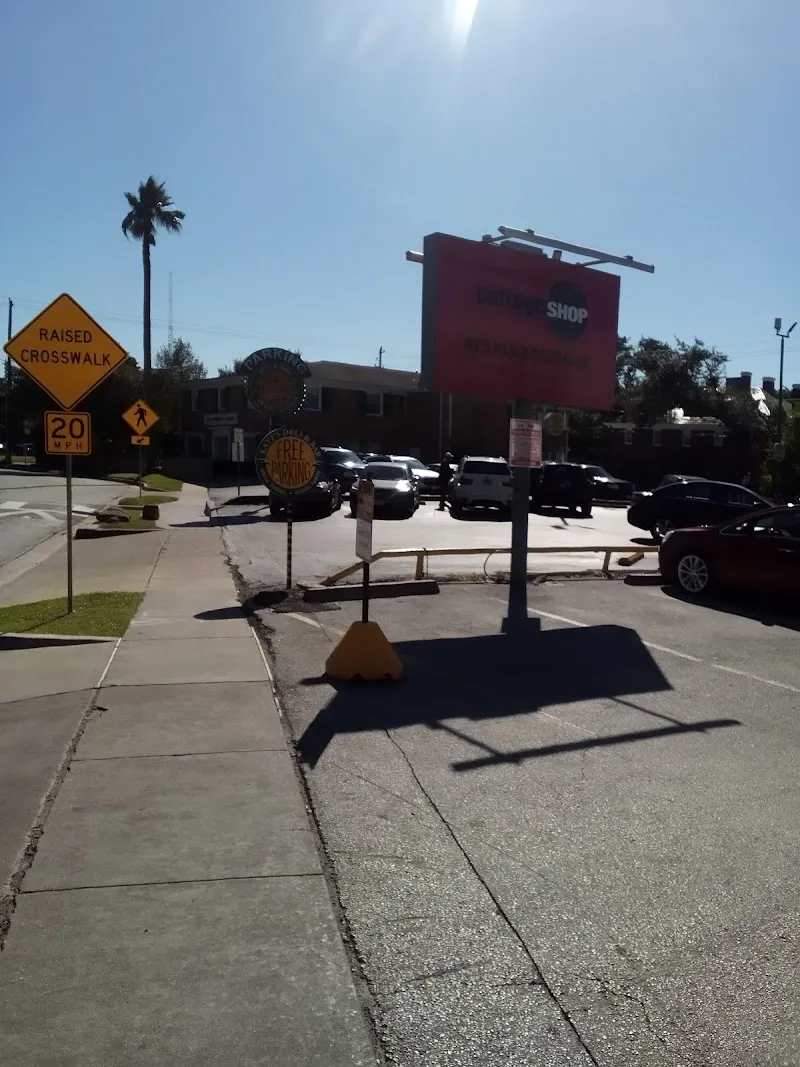 The Womens Home - Photo 3