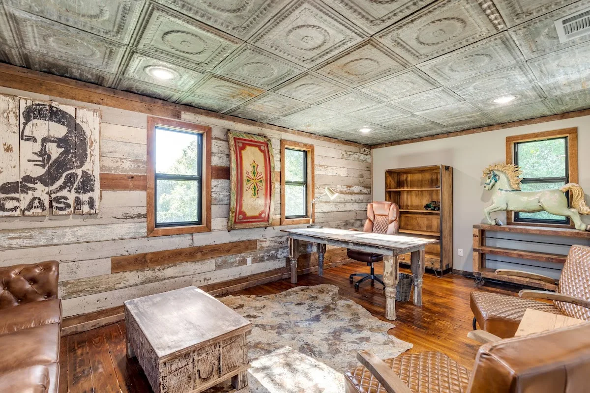 Burning Tree Lodge - Photo 2