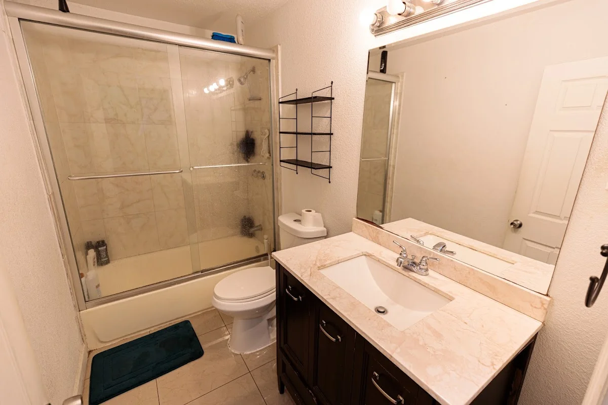 The Right Way Sober Living LLC - Photo 1